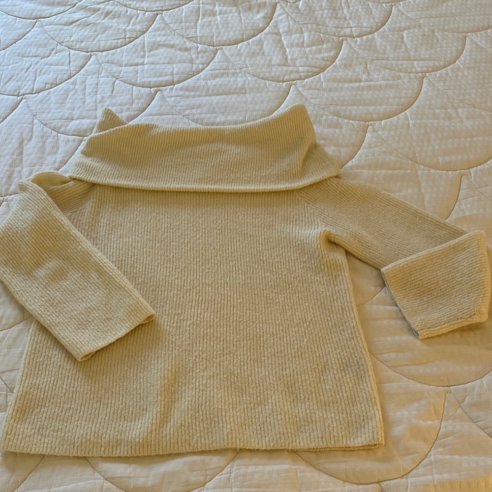 Cozy Off Shoulder Cream H&M Size M Women's Sweater